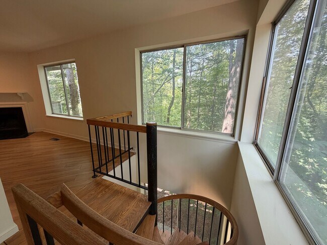 Building Photo - 1250 Clifden Green
