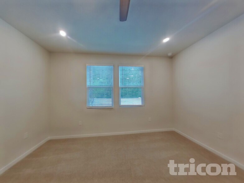 Building Photo - 14881 Praline Ct