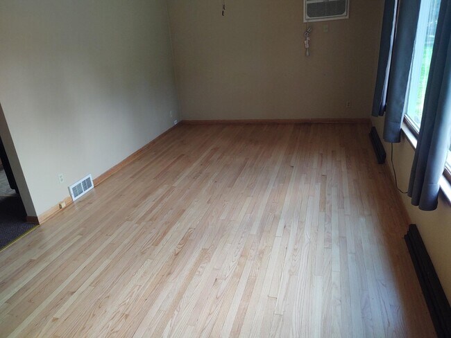 Building Photo - 881 Columbus St