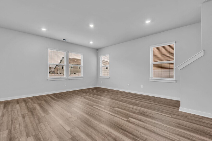 Building Photo - 1020 Baltusrol Ln