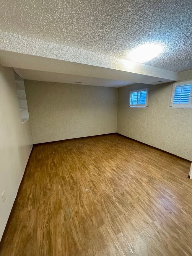 Building Photo - 4 Bedroom Home in Villa Loma-Available NOW
