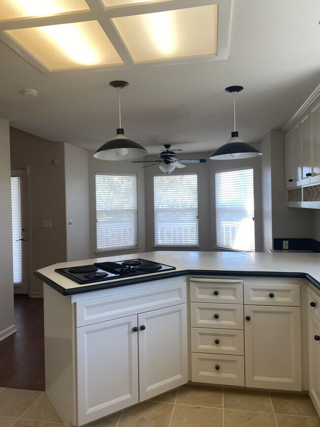 Building Photo - Beautiful Lakefront Home in the Vineyard! 55+ community