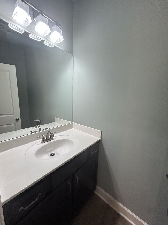 Building Photo - 3-BEDROOM, 2.5-BATH TOWNHOUSE AVAILABLE IN COOPER SQUARE