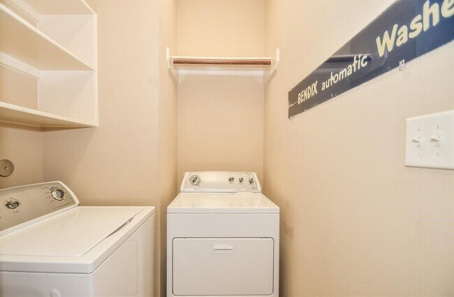 Building Photo - 11518 Elizabeth Brook Dr