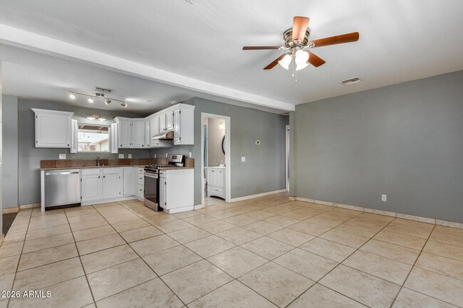 Building Photo - 5309 N 22nd Dr