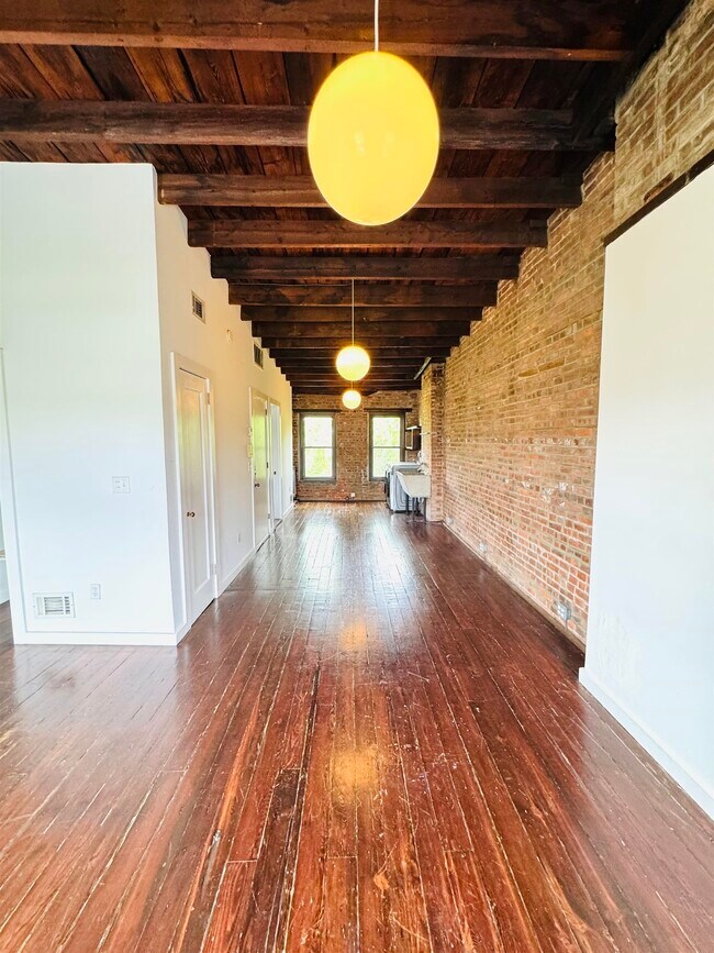 Building Photo - 252 Suydam Ave