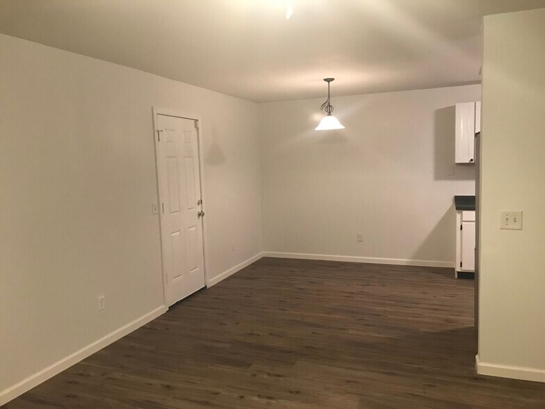 Building Photo - 1014 Kurze Ave