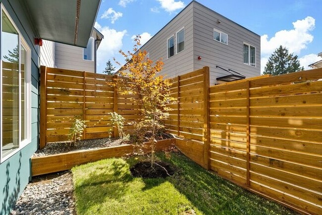 Building Photo - Fresh AIR CONDITIONED Arbor Lane Beauty!