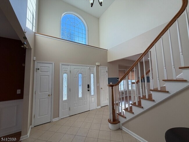 Building Photo - 105 Churchill Ave