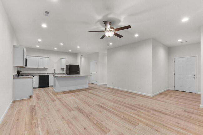 Building Photo - 1112 Bertling St