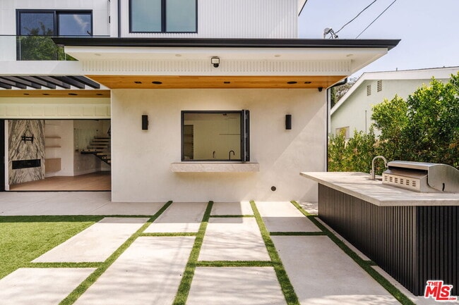 Building Photo - 4087 Kraft Ave