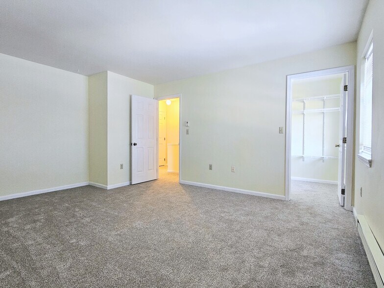 Building Photo - 38 Brookfield Rd