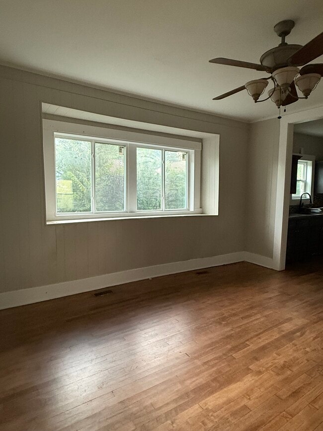 Building Photo - 808 E Oak St