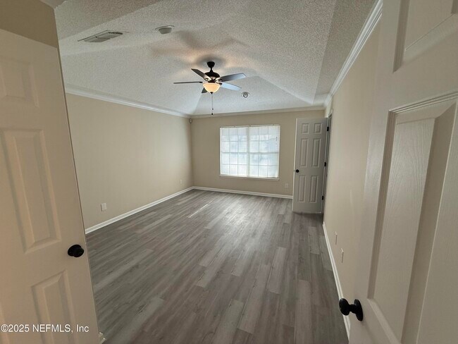 Building Photo - 10550 Baymeadows Rd