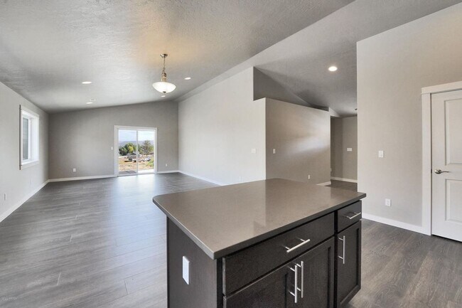 Building Photo - House in Selah!