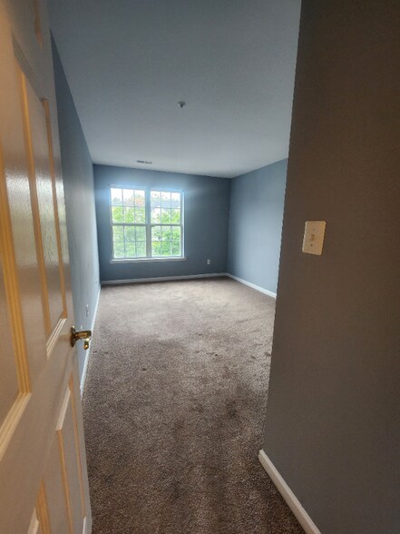 Building Photo - 2026 Windsong Dr