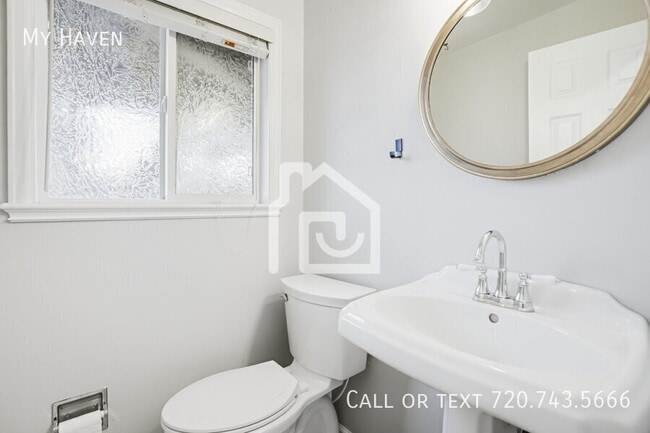 Building Photo - 2351 S Garland St