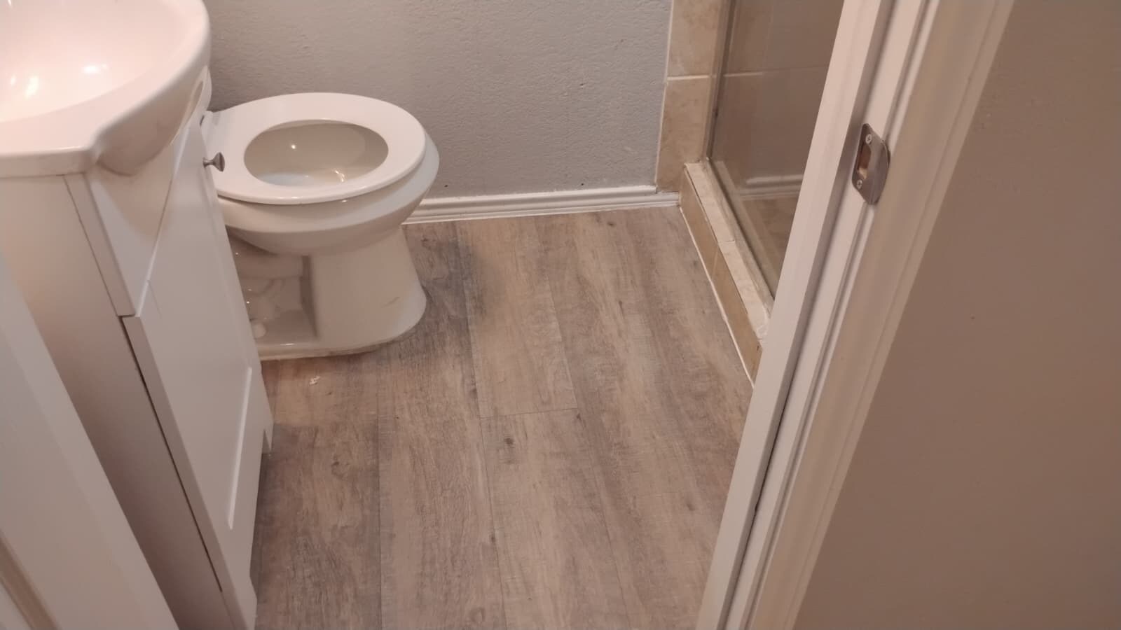 Building Photo - 211 W Huff Ave