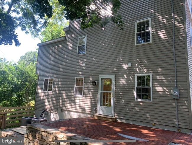 Building Photo - 641 South Ave