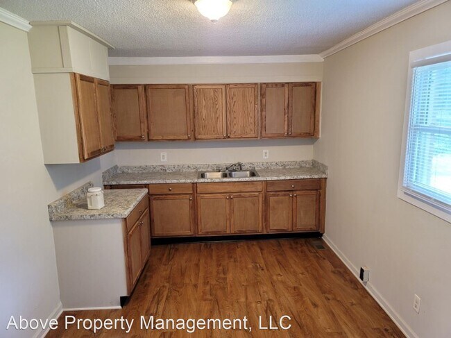 Building Photo - 3 br, 1 bath House - 695 Saxon Avenue