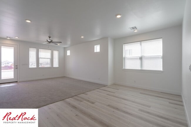 Building Photo - Stand Alone Home In Desert Color
