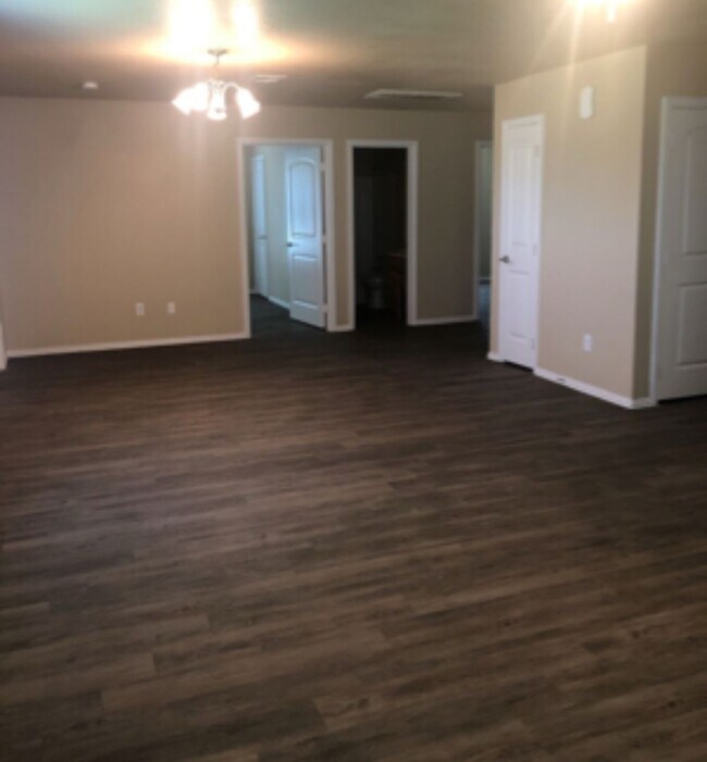 Building Photo - 615 7th Ave SE