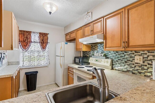 Building Photo - 11110 Carriage Hill Dr