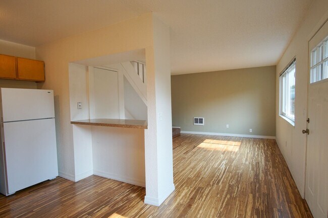 Building Photo - Beautiful Contemporary Townhouse-Style 2 Bdr in Brooklyn!