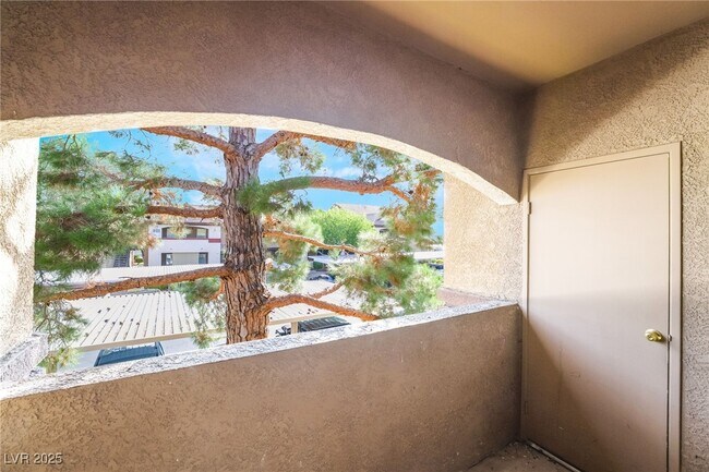 Building Photo - 231 W Horizon Ridge Pkwy