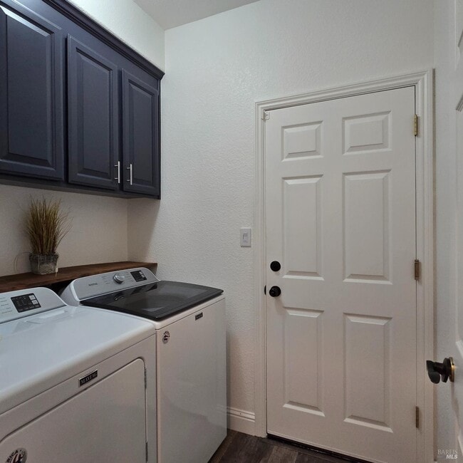 Building Photo - 298 White Sands Dr