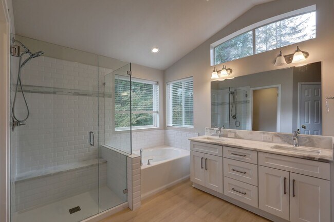 Building Photo - Beautiful 3bd, 2.5ba Home in Klahanie Available!