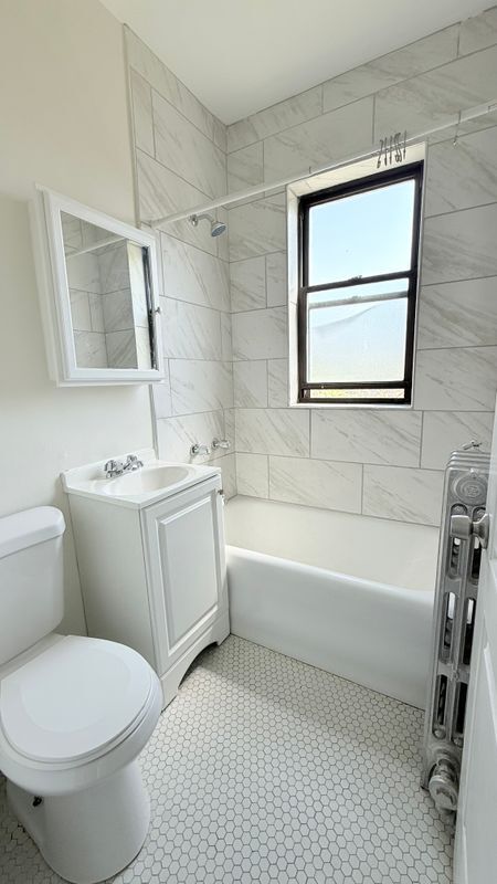 Building Photo - 839 W Sheridan Rd