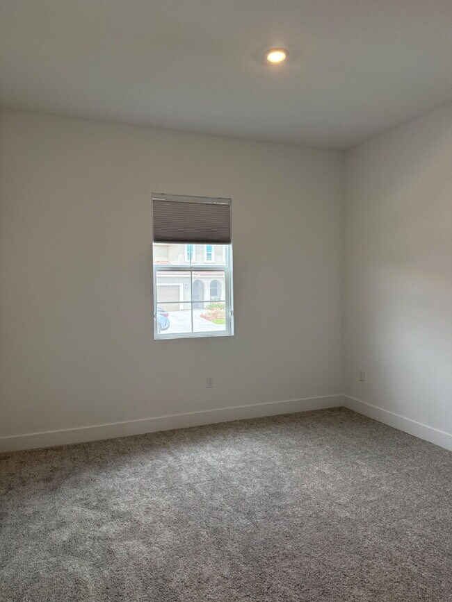 Building Photo - 8190 Lamplight Dr