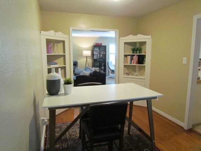 Building Photo - 1709 Gardenia Dr