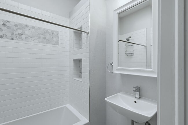 Building Photo - 1032 28th St