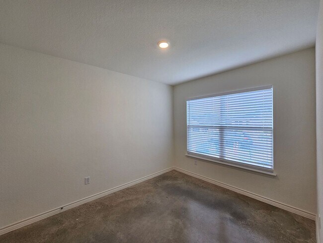 Building Photo - 1227 Concord Dr
