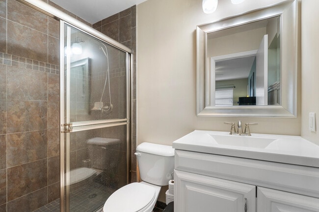 Building Photo - 2757 NE 29th Ave