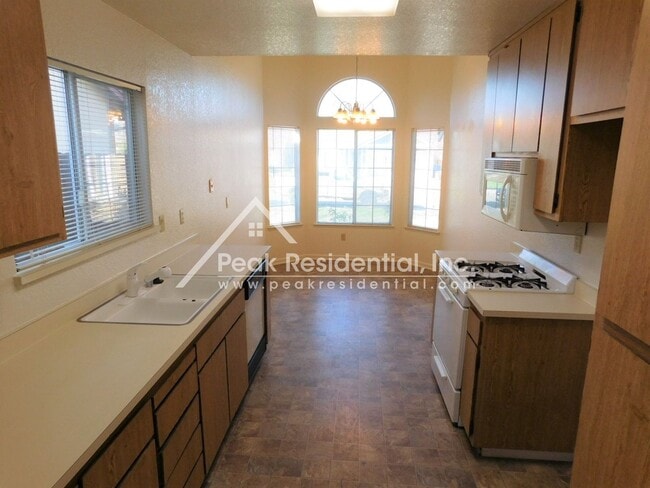 Building Photo - Spacious 3bd/2ba North Sacramento House with 2-Car Garage