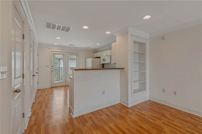 Building Photo - 1725 Harvey Mitchell Pkwy S