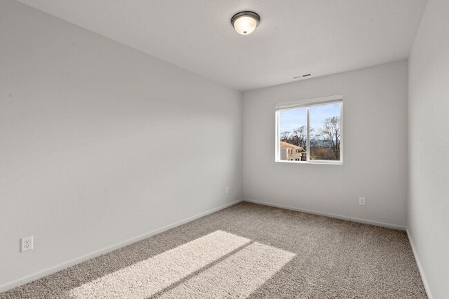 Building Photo - 4800-4802 E Fairview Ave