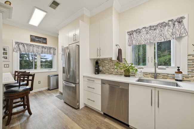 Building Photo - 51 Mount Kemble Ave