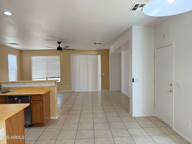 Building Photo - 3915 E Morelos St