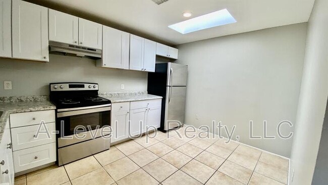 Building Photo - 375 E Thoroughbred St