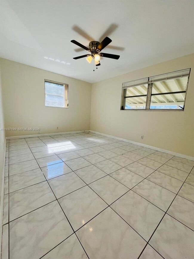 Building Photo - 5654 NE 5th Ave