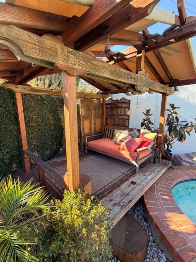 Building Photo - Pico-Robertson / Beverlywood 2 beds + 1.5 baths Spanish house PLUS Studio ADU  | Pool+Jacuzzi & e...