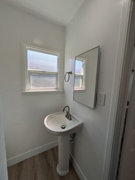 Primary Photo - 4237 S Centinela Ave