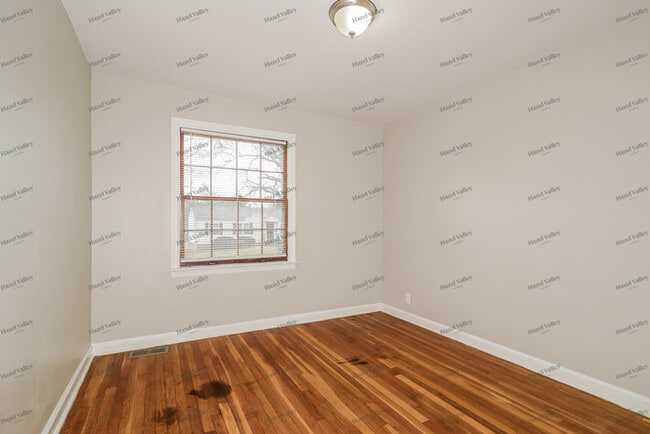 Building Photo - 1213 Addison Dr