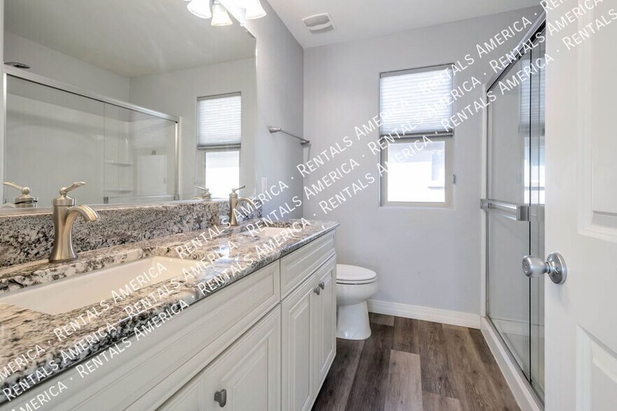 Building Photo - 1540 N Balboa