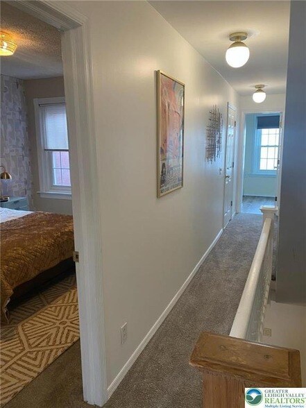 Building Photo - 37 E Evergreen St