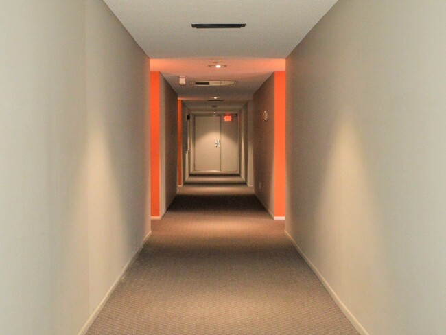 Building Photo - Biltmore Community
